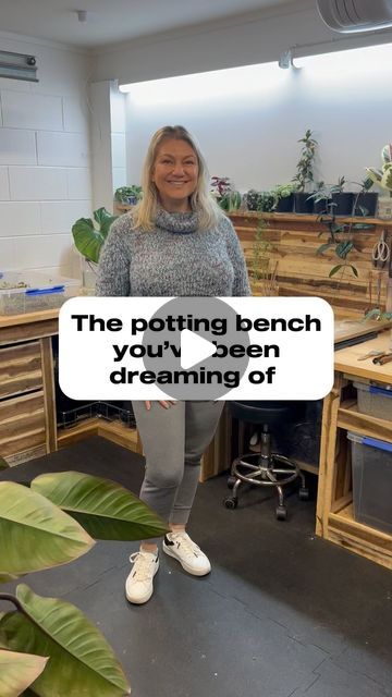 Lisa O’Neill - Interior Horticulturist on Instagram: "The potting bench you’ve been dreaming of Plant Lovers 🙌🏻 You asked for it, so let us know what you think in the comments ✨🌿

New Zealand’s best #pottingbench and every plant parents dream #pottingshed 

#potting #repotting #plants #plantlover #plantparent #plantsmakepeoplehappy #indoorplants #housplants #plantslover #plantsplantsplants #plantsofinstagram" Garden Shed Potting Bench, Plant Repotting Station, Gardening Tables Diy Potting Benches, Plant Pot Storage Ideas, Repotting Station, Garden Potting Station, Potting Shed Interior Ideas, Planting Station, Potting Benches Diy