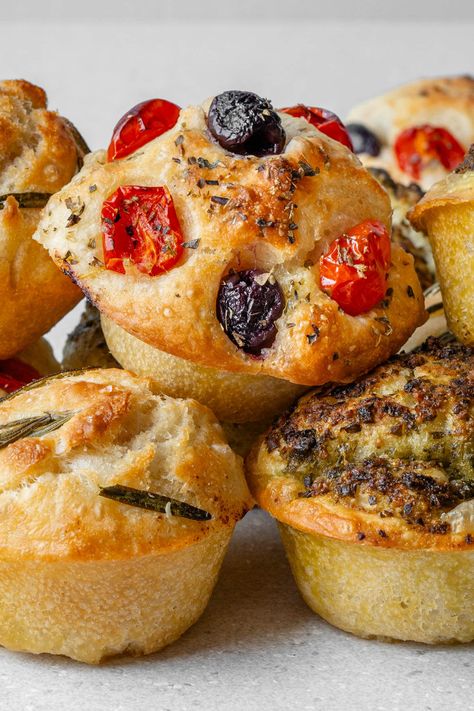 If you love focaccia, try these Focaccia Muffins! They’re the perfect personal size, great for sharing, with a crunchy crust and soft center Mini Foccacia, Focaccia Muffins, Bread Dipping Oil, Muffins Easy, Focaccia Recipe, Pizza Flavors, Focaccia Bread, Homemade Pesto, No Knead