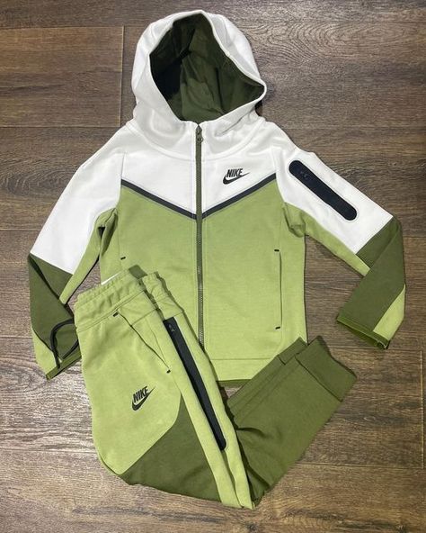 Womens Tracksuit Outfit, U Shaped Modular Kitchen Design, Nike Tech Fit, Tech Outfit, Womens Tracksuit, Nike Clothes Mens, Nike Original, Tracksuit Outfit, Baby Nike