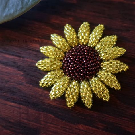 Beaded Sunflower, Sunflower Brooch, Geometric Beadwork, Pendant Bail, Sunflower Pendant, Sunflower Earrings, Bead Embroidery Patterns, Beaded Jewels, Pendant Bails