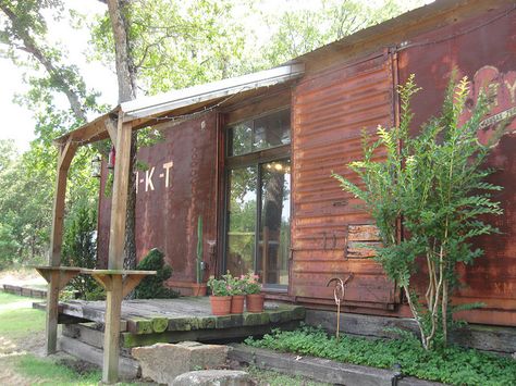 converted boxcar house... this is really stirring up a lot of boxcar twins feelings for me. Boxcar House, Weird Houses, Earth House, Camp House, Crazy Houses, Garden Railway, Arch Architecture, Container Houses, Off Grid Cabin