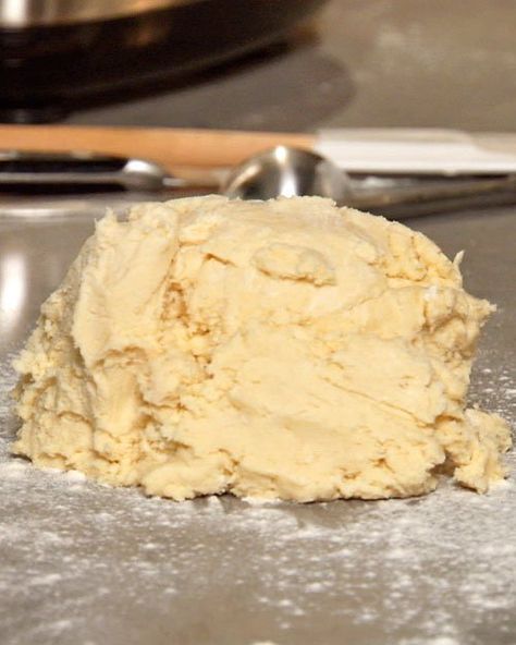 Cream Cheese Pastry Dough - "most forgiving dough to work with" (for hand pies or double crusted 10" pie) Cream Cheese Pastry, Pane Dolce, Cheese Pastry, Cream Cookies, Pie Dough, Valentine Cookies, Köstliche Desserts, Pastry Dough, Crust Recipe