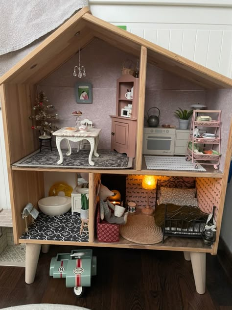 Ikea Flisat Dollhouse Hack, Maileg Flisat, Dollhouse Hacks, Flisat Dollhouse, Mini Trinkets, Maileg House, Ikea Dollhouse, Ikea Flisat, Dollhouse Collection