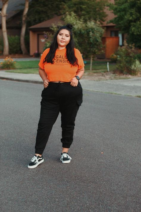 Casual Cargo Pants Outfit, Plus Size Cargo Pants Outfit, Plus Size Joggers Outfit, Cargo Pants Outfit Plus Size, Pants Outfit Plus Size, Cute Plus Size Clothes, Plus Size Cargo, Future Aesthetic, Cargo Pants Outfit Women