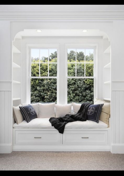 Daybed Window, Modern Window Seat, Window Seat Ideas, Built In Window Seat, Sitting Nook, Window Seat Design, Window Nook, Bow Window, Window Benches