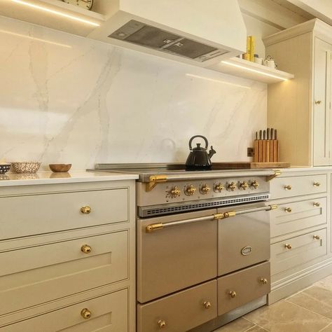 This cozy kitchen has the cabnets painted in Stirabout by Farrow & Ball Stirabout Farrow And Ball, Free Wallpaper Samples, Wimborne White, Neutral Kitchen, Brass Trim, Perfect Paint Color, Farrow And Ball, Order Of The Day, Cozy Kitchen