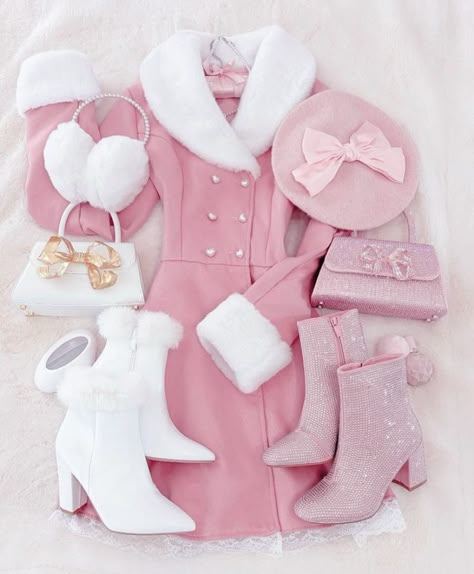 Pink Coat Winter, Pearl Bow Necklace, Scream Queens Fashion, Cute Pink Outfits, Regency Core, Coquette Winter, Preppy Accessories, Blair Waldorf Style, Fashion Coquette