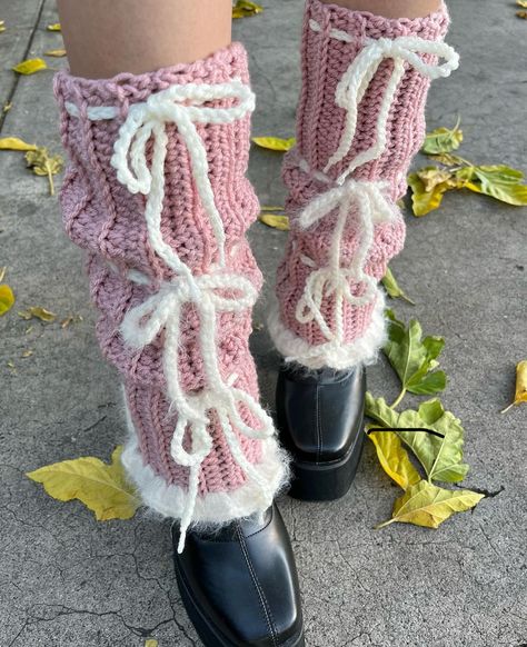 Crochet Lace Leg Warmers, Crochet Flare Leg Warmers, Crochet Leg Warmers Free Pattern, Crochet Legwarmers, Cute Crochet Projects, Coquette Crochet, Lace Leg Warmers, Crochet Project Ideas, Awesome Crochet