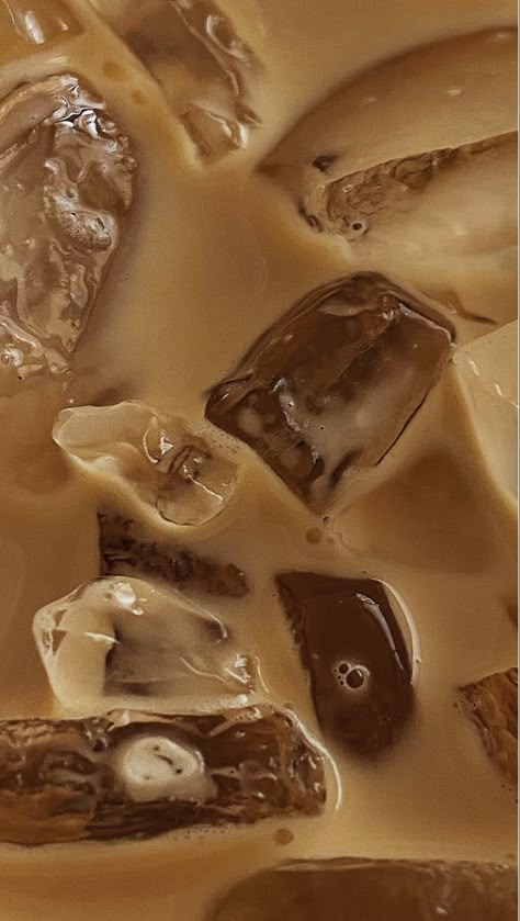 Iced Coffee Wallpaper Aesthetic, Zoomed In Pictures Aesthetic, Ice Coffee Wallpaper, Iced Coffee Wallpaper, Iced Espresso, Coffee Content, I Love Coffe, Craving Coffee, Coffee Ice Cubes