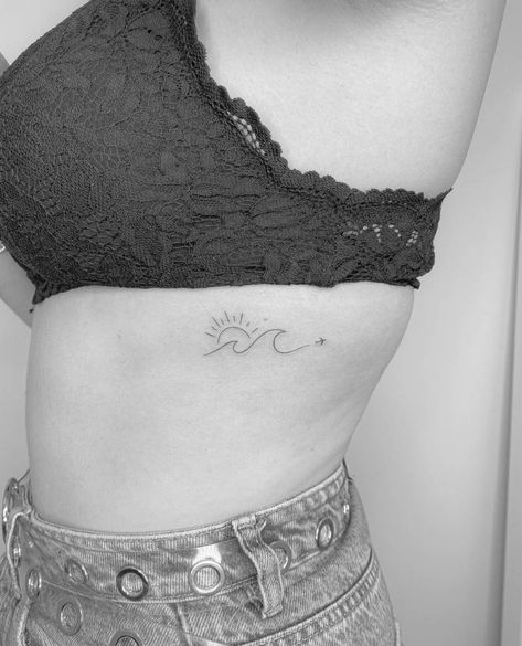 Small Rib Tattoos, Tattoos On Side Ribs, Tato Minimal, Rib Tattoos For Women, Waist Tattoos, Writing Tattoos, Sun Tattoos, Classy Tattoos, Floral Mandala