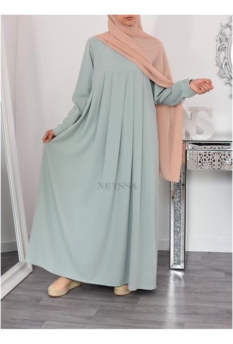 Abaya bien ample mastoura opaque, idéale pour porter avec un khimar, ou long hijab, une belle alternative pour interchanger avec vos jilbab. dress modest jilbab, découvrez vite toute la collection sur www.neyssa-shop.com Long Straight Dress, Woman Long Dress, Long Hijab, Hijabista Fashion, Black Long Dress, Muslim Evening Dresses, Hijab Designs, Hijab Fashionista, Modest Fashion Hijab