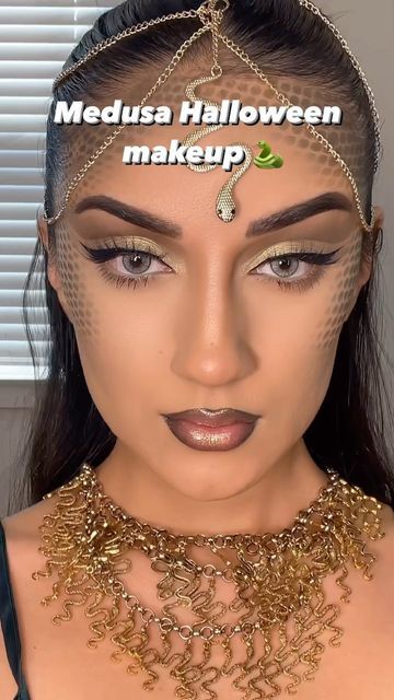 Medusa Costume Makeup, Fortune Teller Makeup, Medusa Halloween Costume, Medusa Makeup, Beautiful Halloween Makeup, Medusa Hair, Telescopic Mascara, Medusa Costume, Topper Halloween