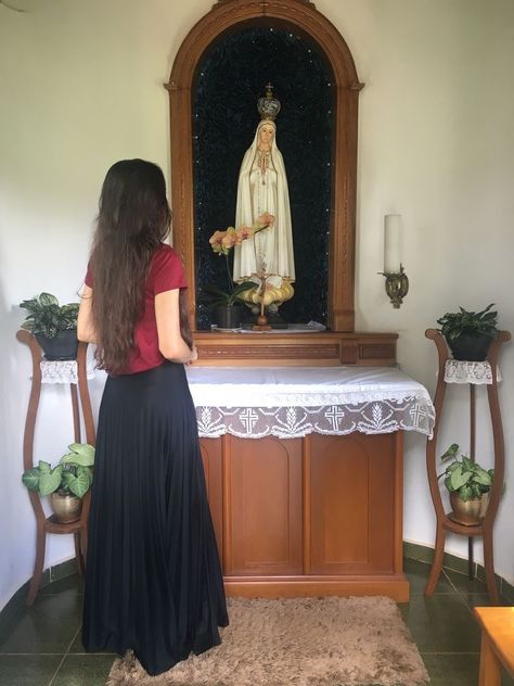 Catholic Woman Aesthetic, Catholic Aesthetic Girl, Catholic Mass Outfit, Mexican Catholic Aesthetic, Catholic Wedding Aesthetic, Gothic Italian, Mexican Girl Aesthetic, Italian Wedding Aesthetic, Catholic Modesty