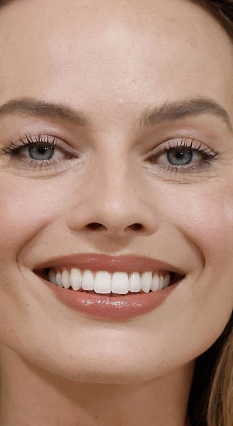 Margot Robbie Teeth, Perfect Teeth Aesthetic, Celebrity Teeth, Teeth Aesthetic, Celebrity Smiles, Taylor Swift Legs, Veneers Teeth, Beautiful Teeth, Front Teeth