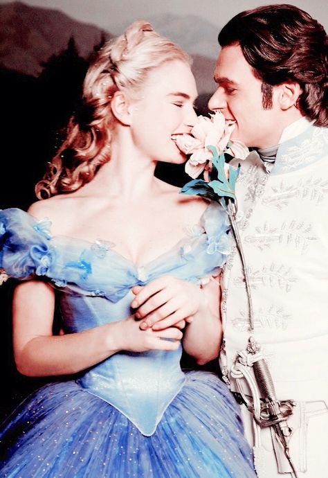 Cinderella and Prince Kit Cinderella Movie 2015, Cinderella Live Action, Disney Amor, Cinderella Aesthetic, Cinderella Movie, Cinderella 2015, Cinderella Disney, Richard Madden, Princesa Disney