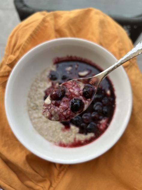 Simple Ayurvedic Breakfast Porridge — Cultivate Balance Ayurvedic Oatmeal, Ayurveda Meals, Ayurvedic Porridge, Kapha Breakfast, Vata Recipes, Aryuvedic Recipes, Ayurveda Breakfast, Ayurvedic Recipes Vata, Ayurvedic Breakfast Recipes