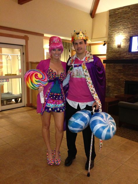 Candyland costume and candy king Candyland Outfit, Candy Land Costumes, Game Outfit Ideas, Candyland Theme, Photo Halloween, Candy Costumes, Easy Halloween Party, Halloween Backdrop, Costume Works