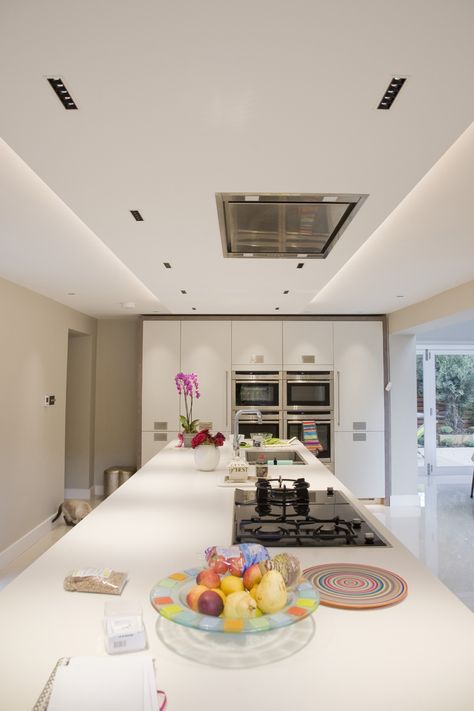 The Laser Blade Lighting Range - iGuzzini Dining Room Recessed Lighting, Recessed Kitchen Lighting, Kitchen Lighting Recessed, Modern Recessed Lighting, Modern Kitchen Photos, Recessed Lighting Layout, Top Kitchen Trends, Kitchen Table Lighting, Kitchen Lighting Design