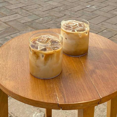 Caramel Drink Aesthetic, Caramel Macchiato Aesthetic, Macchiato Aesthetic, Maia Core, Mbti Core, Minimalistic Clothing, Korean Lifestyle, Caramel Drinks, Coffee Interior