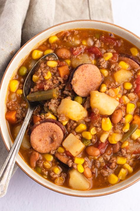 If you have a big family with an even bigger appetite, you have to try this incredible Texas cowboy stew. It's meaty, filling, and super easy to make. Easy Texas Chili Recipe, Texas Cowboy Stew, Cowboy Chili Recipe, Cowboy Chili, Texas Chili Recipe, Stew Easy, Cowboy Stew, Texas Chili, Texas Cowboy