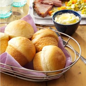 Easter Bread Recipes, Fluffy Dinner Rolls, Knead Bread Recipe, Homemade Rolls, Yeast Bread Recipes, Ogden Utah, Buns Recipe, Biscuit Rolls, Yeast Rolls