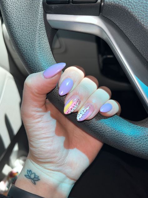 Spring Time Nails Almond, Round Easter Nails, Spring Nails 2023 Almond Shape, Spring Time Nails Acrylic Almond Shape, April Almond Nails, Spring Almond Nails 2023, Spring Nails Oval Shape, Easter Nails Acrylic Almond, Lavender Almond Nails Designs