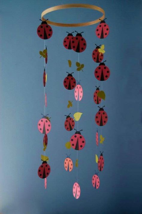 Colorful Mobile, Gorgeous Living Room, Ladybug Decorations, Ladybug Crafts, Summer Deco, Bridal Gift Wrapping Ideas, Ladybug Birthday, Ladybug Party, Diy Plant Hanger