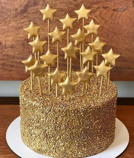 Pizza Dinner Party, Golden Birthday Cakes, Gold Theme Party, Golden Birthday Parties, Golden Cake, 32 Birthday, Birthday Dinner Party, 28th Birthday, 24th Birthday