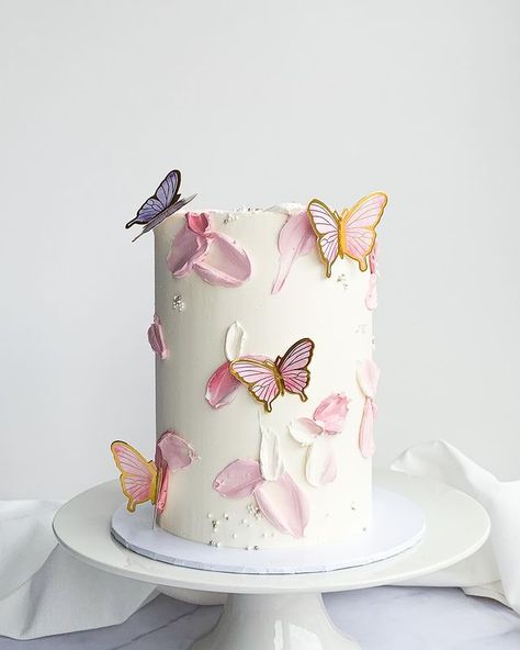 Floral And Butterfly Cake, Whimsical Butterfly Cake, Boho Butterfly Cake, Simple Butterfly Cake, Butterfly Themed Birthday Cake, Tall Cake Designs, Butterfly Smash Cake, Wedding Cake Frosting Recipe, Butterfly Baby Shower Cake