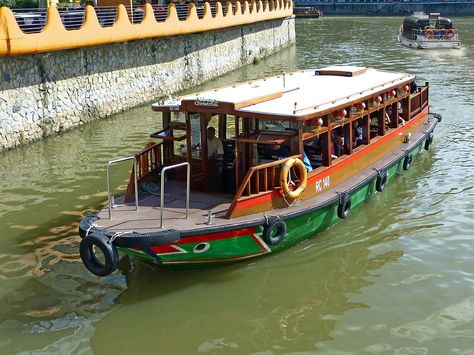 Singapore Landmark, Singapore Attractions, Travel Singapore, Singapore River, Visit Singapore, Skyscraper Architecture, South Bank, Boat Ride, River Boat