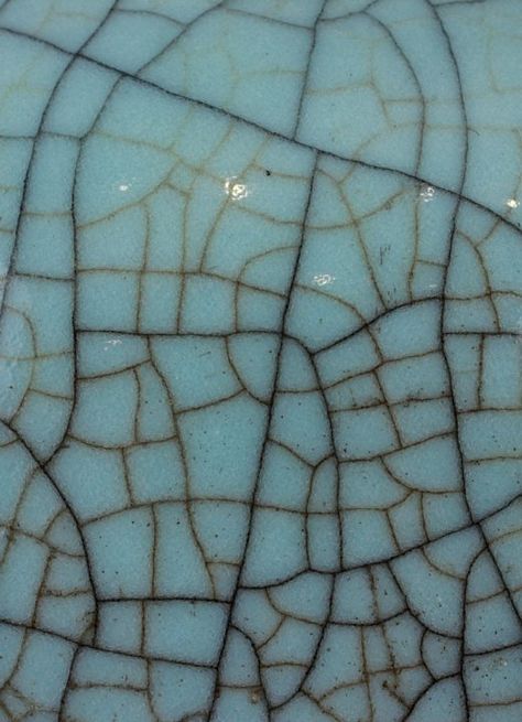 Cracked Glaze Ceramics, Crackle Glaze Ceramics, Organic Rugs, Cracked Porcelain, Raku Glaze, Old Vases, Old Pottery, Bust Sculpture, Glaze Ceramics