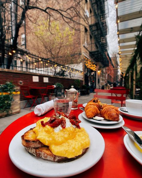 New York City ✪ on Instagram: “West Village moments. Breakfast 🍳 at Buvette yesterday morning 🥐🍴🍵 Happy 😃 Sunday! #newyork” Buvette Nyc, New York Breakfast Aesthetic, New York Brunch Aesthetic, New York City Breakfast, Best Brunch In New York City, New York Morning View, Nyc Breakfast, Oyster Bar Restaurant, Birthday Breakfast