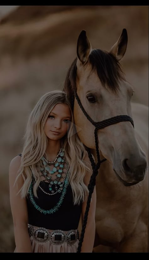 Western Style Senior Photos, Family Pictures With Horses Ideas, Country Senior Pictures Horse, Cowgirl Profile Picture, Country Sweet 16 Photoshoot, Western Pictures Ideas With Horses, Cowgirl Senior Pictures Horses, Western Horse Senior Pictures, Western Horse Photoshoot Ideas