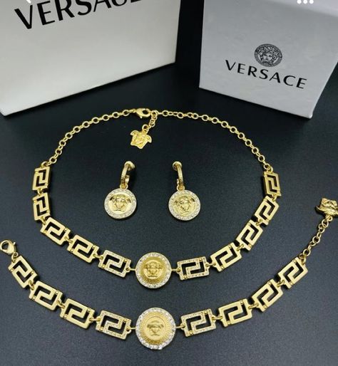 Kiss Quotes, Versace Necklace, Branded Jewellery, Diamond Pendent, Necklace Luxury, Sweet Jewelry, Versace Jewelry, Mens Rings Fashion, Expensive Jewelry Luxury