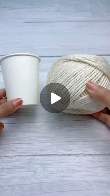 Diy Basket, Plastic Bottle Crafts, Diy Home Decor Bedroom, Paper Towel Roll Crafts, Diy Projects On A Budget, Diy Home Decor Easy, Diy Furniture Couch, Diy Home Decor Projects, Diy Easter Decorations