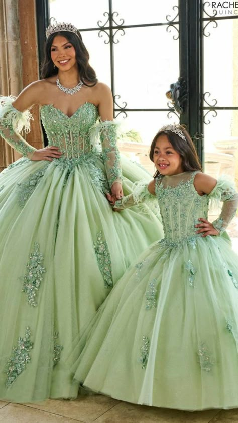 Quinceanera Dresses Tiana, Quinceanera Light Green Dresses, Sage Green Quinceanera Theme, Light Green Quinceanera Dresses, Sage Green Quinceanera Dresses, Sage Green Quince, Quinceanera Dama Dresses, Green Quinceanera, Green Quinceanera Dresses