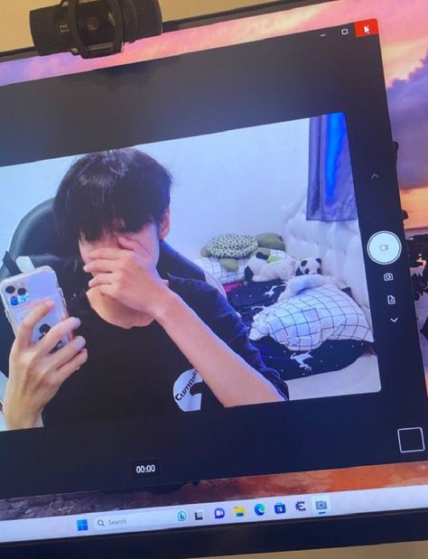 Pune Snap, Fake Boyfriend Video Call, Blushing Anime, Best Friend Match, Boyfriend Video, Cute Squishies, Samurai Tattoo, Boy Pictures, Stray Kids Seungmin