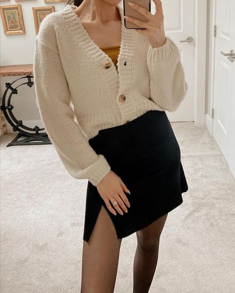 Chunky Sweater With Skirt, Tiny Skirts, Cropped Cardigan Outfit, Cardigan With Shorts, Chunky Sweaters, Big Knits, Chunky Cardigan, Cardigan Outfits, Chunky Sweater