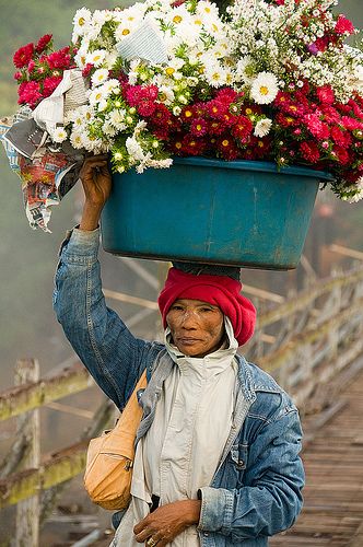 Mon woman with basket of flowers on her head in Sangklaburi Thai Thailand Flowers, Basket Of Flowers, Asian Culture, Tropical Beaches, We Are The World, People Of The World, Flower Market, Flower Basket, Anthropology