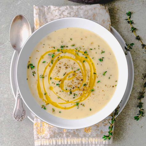 Potato And Leak Soup, Creamy Potato Leek Soup, Leeks Soup Recipes, Potato Leek, Fried Noodles, Potato Leek Soup, Leek Soup, Potato Soup Recipe, Creamy Potato