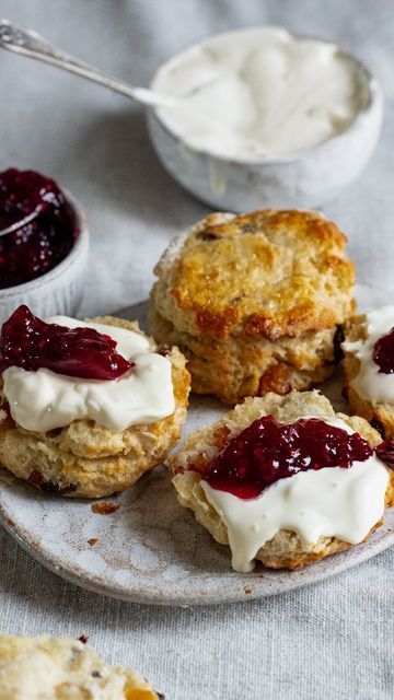 Scones With Jam And Cream, Annie Mae, Scones And Jam, English Scones, Jam Donut, English Recipes, Almond Tart, Cream Scones, Farm Store