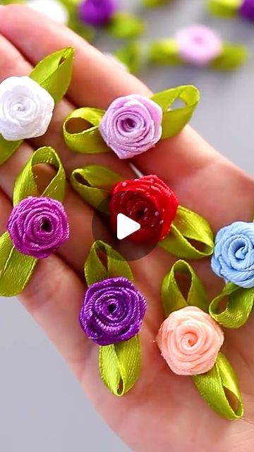 How To Make Flowers From Ribbon, How To Make Ribbon Flowers, Make Ribbon Flowers, Felt Hearts Crafts, Silk Flowers Diy, Handmade Flowers Tutorial, Flower Templates Printable, Ribbon Flowers Diy, Kanzashi Tutorial