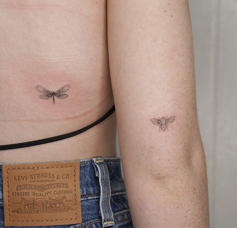 Bee Tattoo On Back, Dragonfly And Bee Tattoo, Dainty Bee Tattoo, Sb Tattoo, Small House Tattoo, Tattoo Bee, Bali Studio, Honey Tattoo, Pet Portrait Tattoos