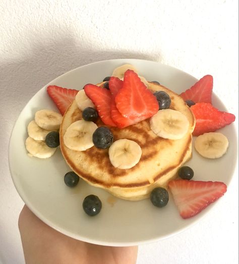 Pancakes With Fruits, Pancake With Fruit, Pancakes With Fruit, Fruit Pancakes, Bakery Foods, Homemade Food, Breakfast Ideas, Maple Syrup, Syrup