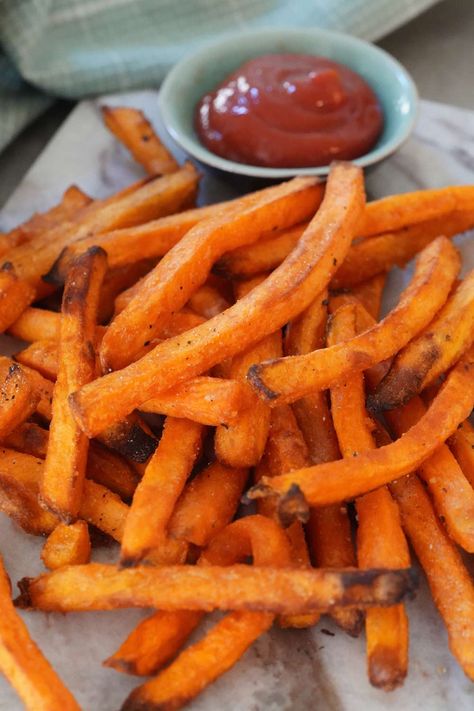 Home Snack Bar Ideas, Air Fryer From Frozen, Whimsical Bakery, Sweet Patato, Fries In The Air Fryer, Frozen Sweet Potato Fries, Mcdonalds Fries, Freeze Sweet Potatoes, Crispy Sweet Potato Fries