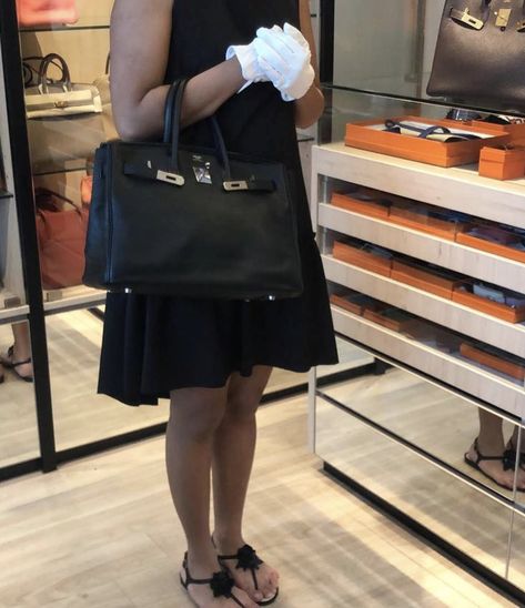 S$8000 only! Are you thinking of a size 35 birkin but fear it might look big?  How about one in black? Black makes everything look small! 😊 Model: Hermes Birkin 35 Stamp: K Year 2007 Condition: V good  Color: Black  Hardware: Palladium  Leather: Clemence  Comes with: Clochette set, dustbag. Cash purchase: S$8000 Item code: 78601486⠀⠀⠀⠀⠀⠀⠀⠀⠀⠀⠀⠀⠀⠀⠀⠀⠀⠀ SMS/Whatsapp: (65) 9.8.3.4.4.2.2.9 Email: sales at BJLuxury dot com Website: http : // BJLuxury dot com FOLLOW US ON IG & FB ⠀⠀⠀⠀⠀⠀⠀⠀⠀⠀⠀⠀⠀⠀⠀⠀⠀⠀ Birken Bag, Hermes Birkin 35, Black Hardware, Hermes Birkin, Dust Bag, Top Handle Bag, Stamp, Handbags, Leather