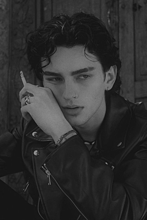 Aesthetics For Men, Black Outfit Ideas, All Black Outfits, Male Portrait Poses, Dark Aesthetics, Poses References, Arte Inspo, Exploring The World, Aesthetic Guys