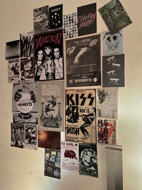 Band Posters On Wall Bedroom, Rock And Roll Room, Casa Rock, Rock Bedroom, Room Decor Luxury, Emo Room, Punk Room, Dorm Room Decor Ideas, Grunge Bedroom