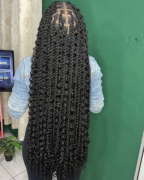 Island Twist With Curls Medium, Boho Knotless Braids Medium, Braids Hairstyles For Summer, Boho Senegalese Twist, Island Twist Braids, Island Twist, Short Box Braids Hairstyles, Braided Hairstyles For Black Women Cornrows, Beautiful Black Hair