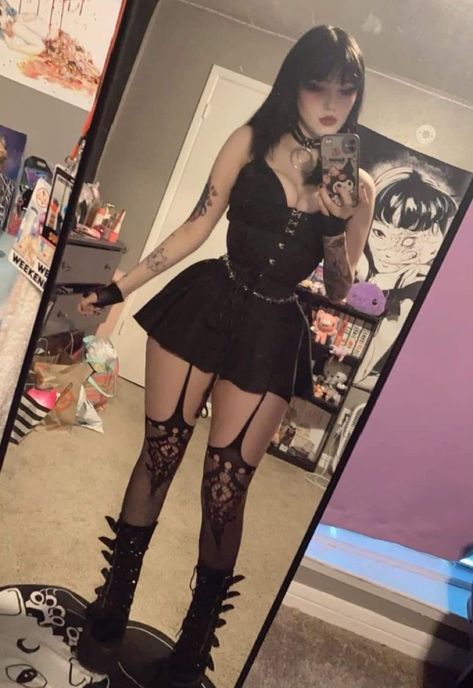 Hot Goth Outfits Women, Fishnet Stockings Outfit Aesthetic, Goth Women Outfits, Gothic Selfie, Goth Mommies, Goth Mommy, Outfit Ideas Emo, Aesthetic Egirl, Egirl Fashion